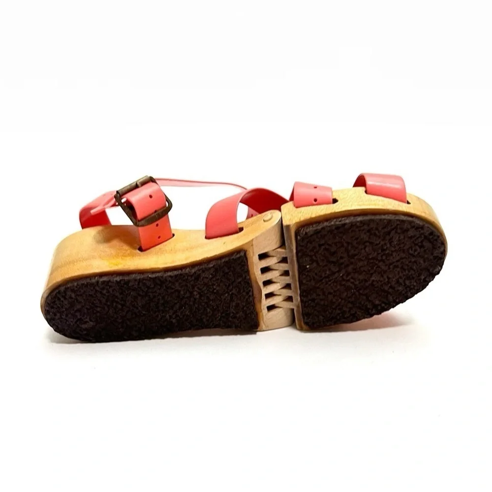 FELXICLOGS | Vintage 1950s coral strappy vinyl articulated wooden sole sandals